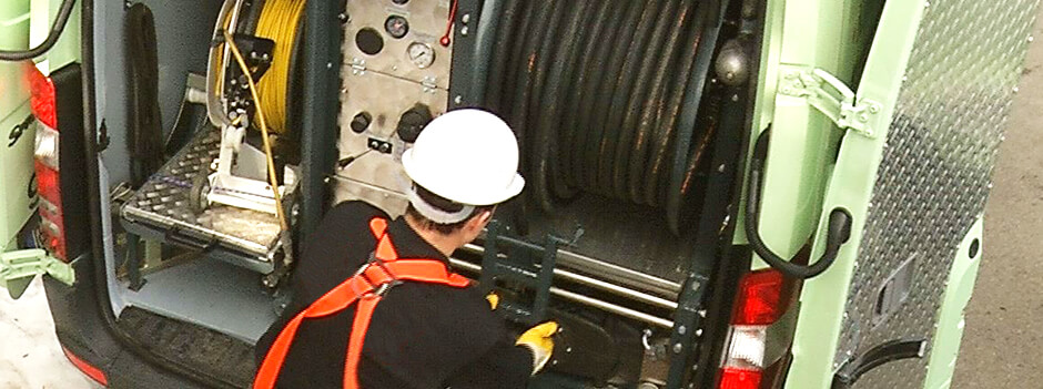 Kanal­inspekteure und Kanal­sanierer finden in unserem B2B-Onlineshop Ersatzkabel plus Industrie­bedarf und Umwelt­technik – von Ver­brauchs­materia­lien wie Schlauchliner, Harze etc. bis hin zu Arbeits­schutz.